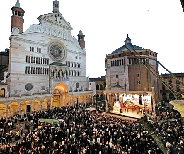 Cremona during the Torrone Festival. Ph. Nico Vendome55 on flickr