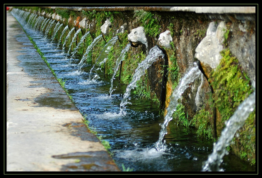 Avenue of One Hundred Fountains in Villa d'Este, Tivoli