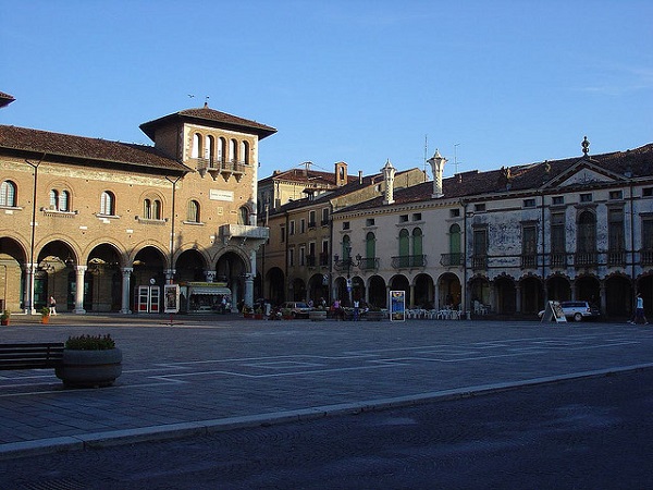 Piazza Vittorio Emanuele II in Montagnana, Padova 