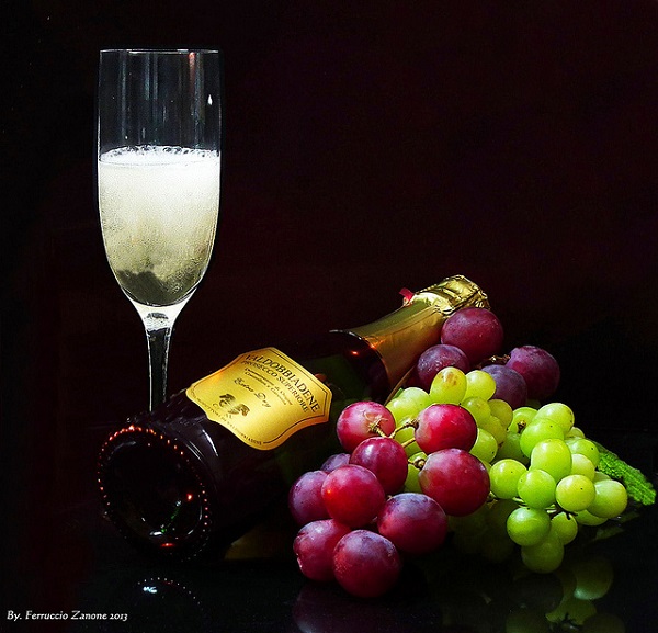 Prosecco is a sparkling wine that must be served chilled