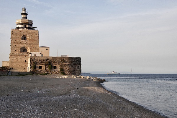 The Montorsoli Lighthouse, in the Falcata area of Messina, was built in 1547 
