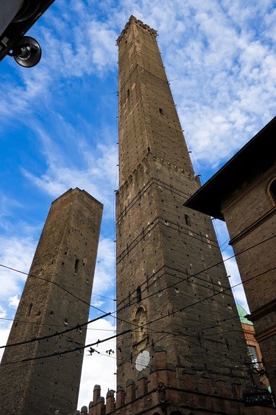 The towers of Bologna: the highest is the "Torre degli Asinelli"