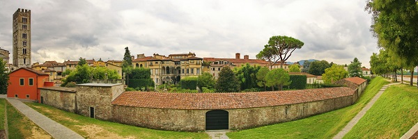 The walls that surround the town of Lucca