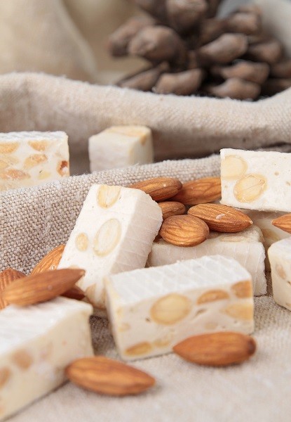 Torrone with almonds 