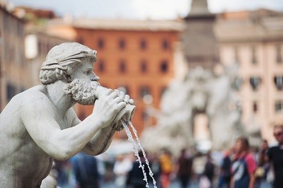 Must Do While in Italy: have a coffee in Piazza Navona. Fontana del Moro 