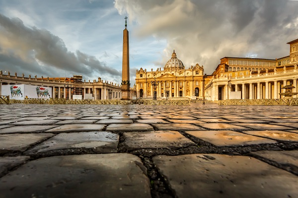 Saint Peter Square and Saint Peter Basilica in the Morning, Vati