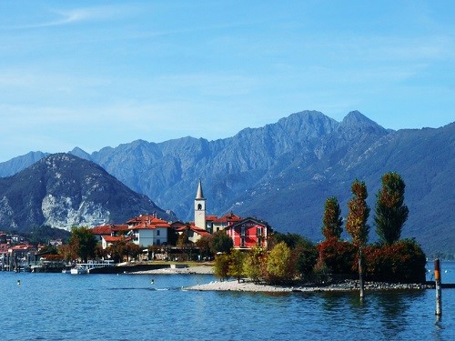 Italy viewed from the water: Fishermen Island on Lake Maggiore 