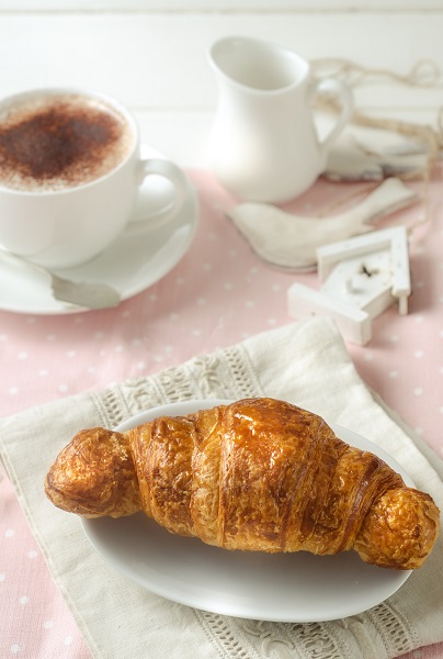 Italian eating rules: for breakfast you can have cappuccino and cornetto, forget about sausages or eggs