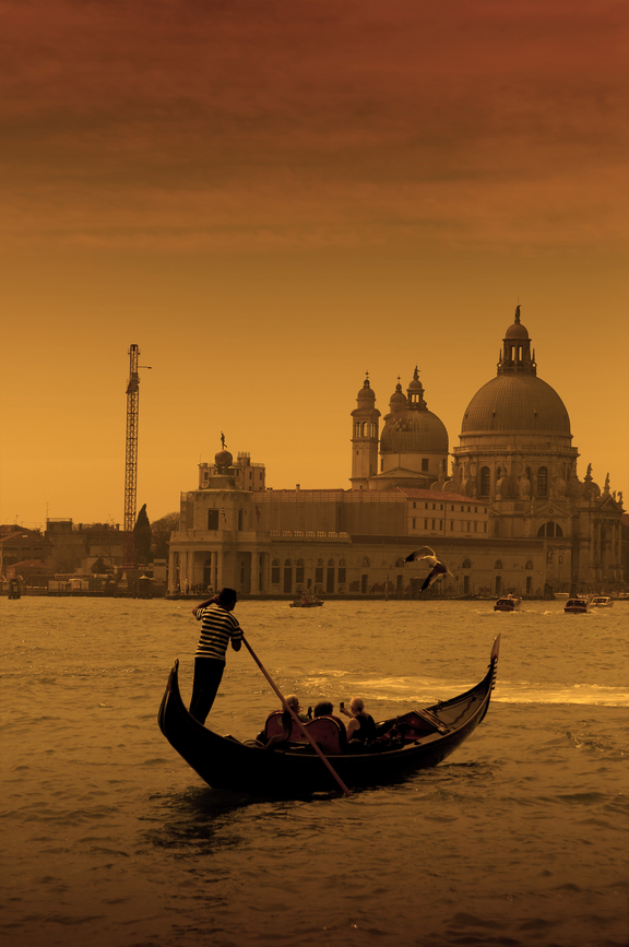 Must Do while in Italy: a gondola ride in Venice