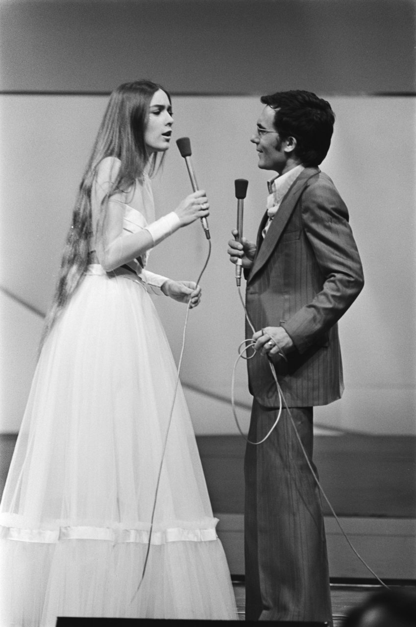 Al Bano and Romina perform at the 1976 Eurovision