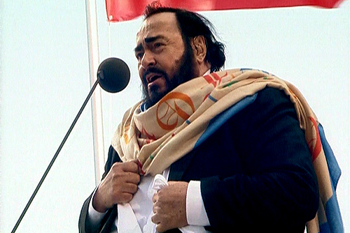 Luciano Pavarotti in Saint Petersburg (Kremlin.ru/wikimedia)