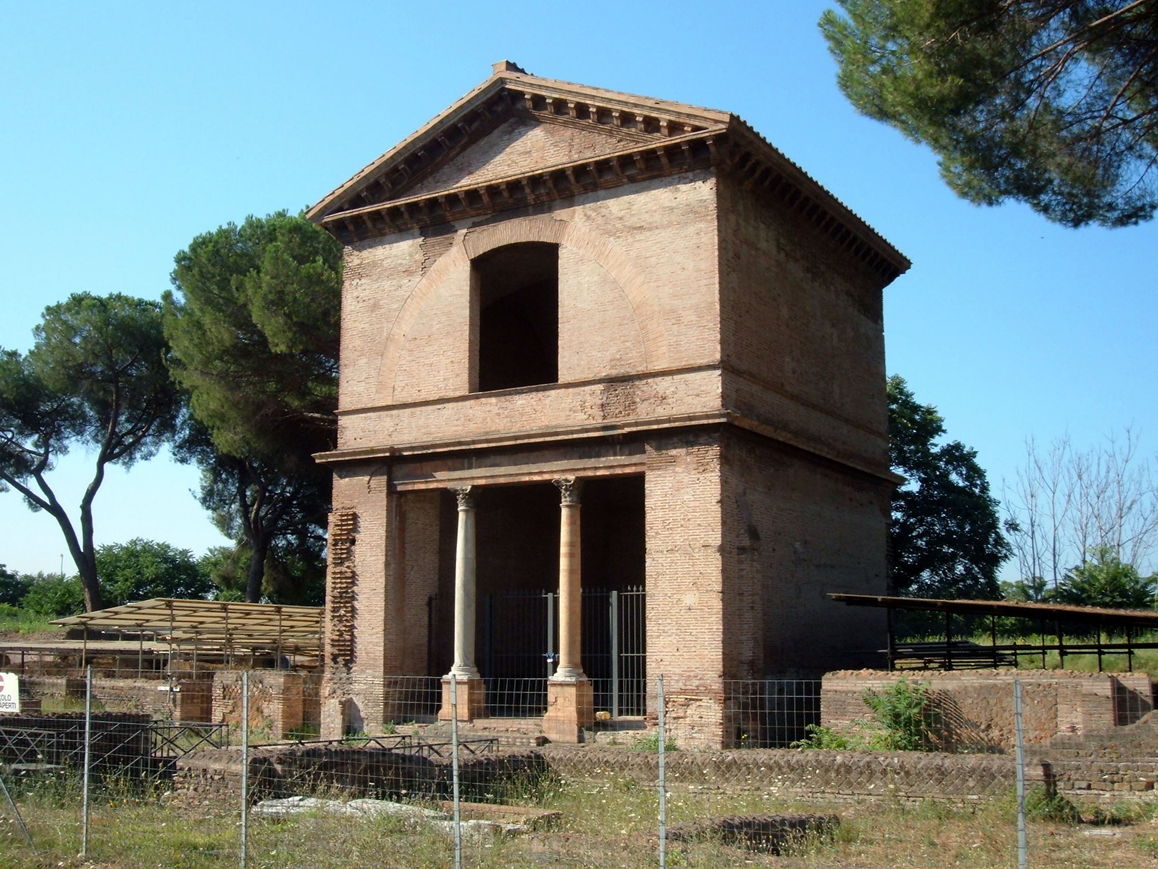 Burial Methods in Italy: the tomba dei Valerii (160 AD, ca), one of the mausolea in the Parco Tombe della via Latina