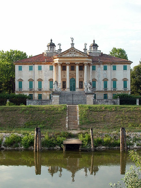 Italy viewed from the water: Villa Giovanelli, a beautiful villa by River Brenta in Noventa Padovana 