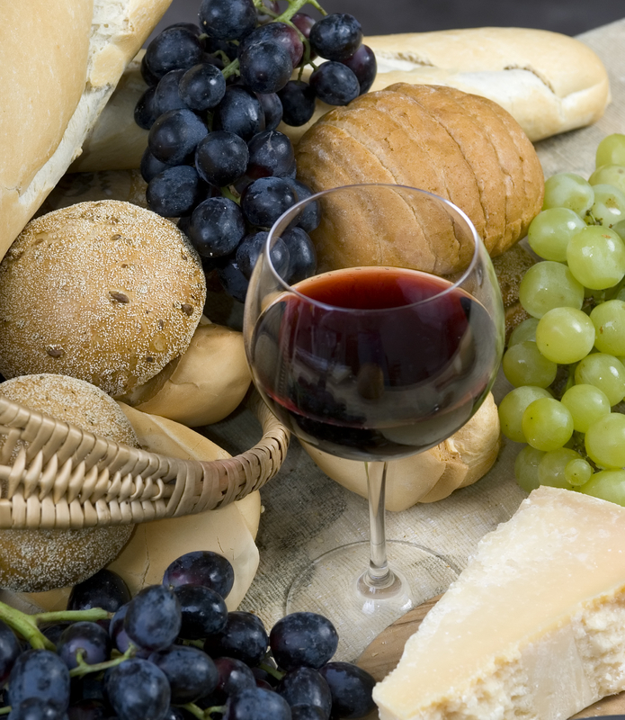 Chianti, cheese and bread make a great "merenda"