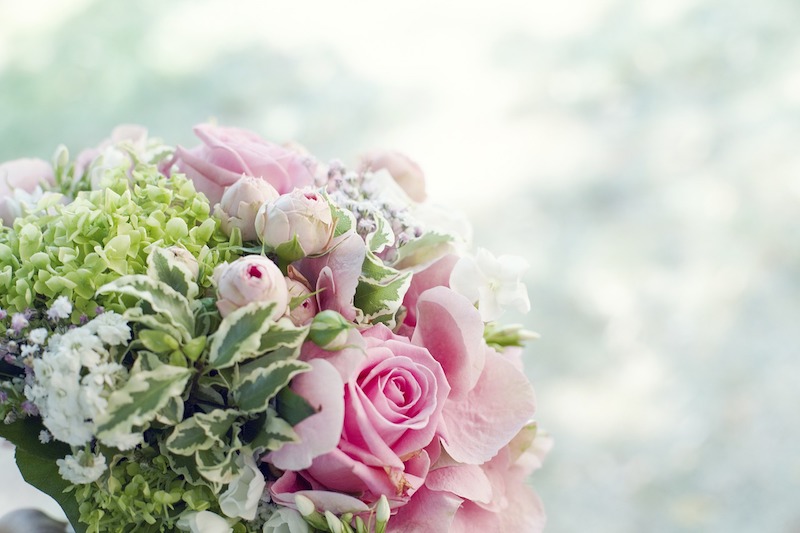 arrange bridal bouquet