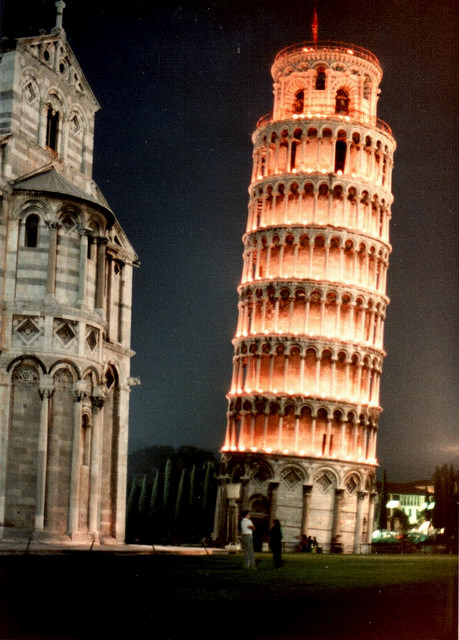 La torre di Pisa by night 