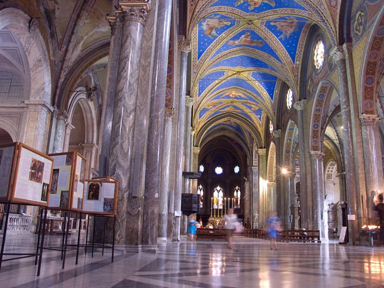 Santa Maria Sopra Minerva in Rome - Life in Italy