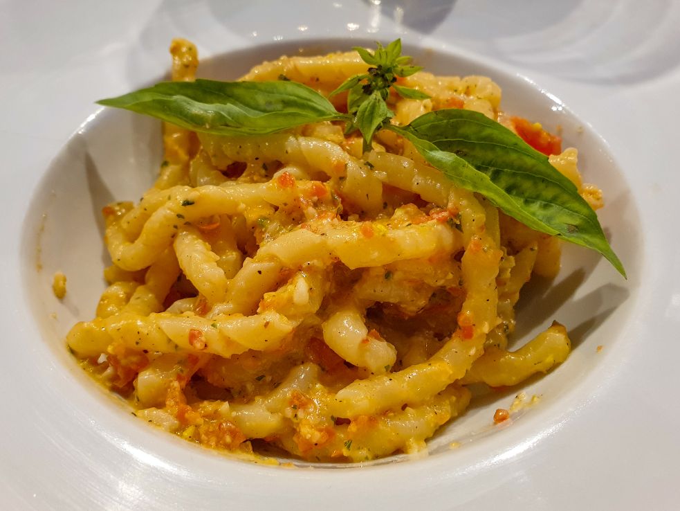 https://www.lifeinitaly.com/wp-content/uploads/2021/07/pasta-alla-trapanese.jpg