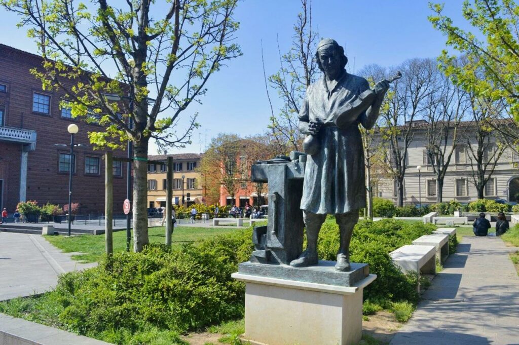 Antonio Stradivari statue in Cremona 