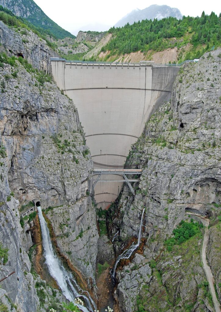 The dam before the disaster