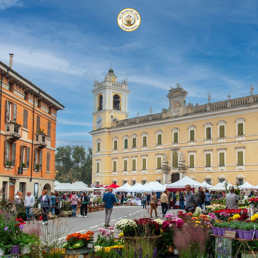 Sulla strada del Gilgio event- in front of the entrance of the Reggia and in the streets of the historic center