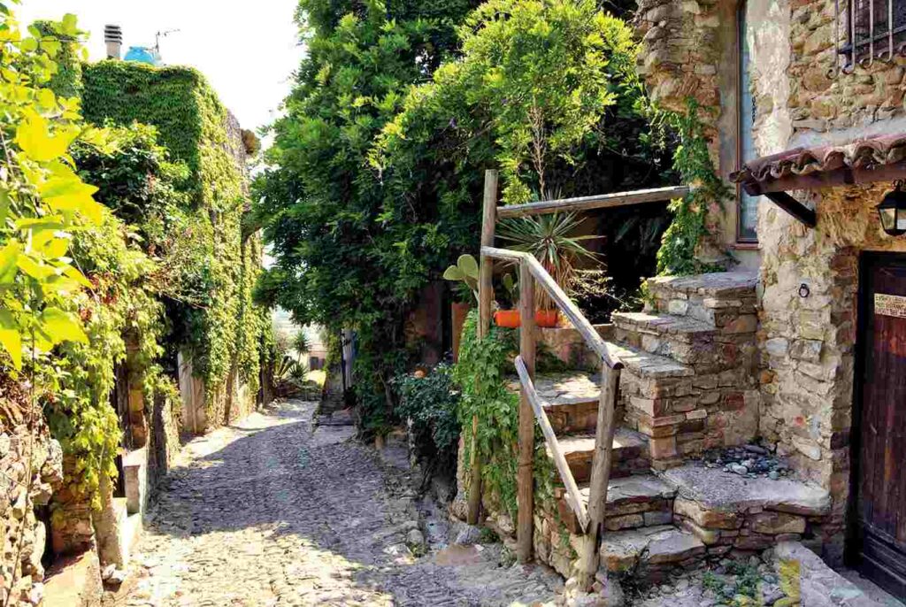 Italian villages to visit - Bussana Vecchia