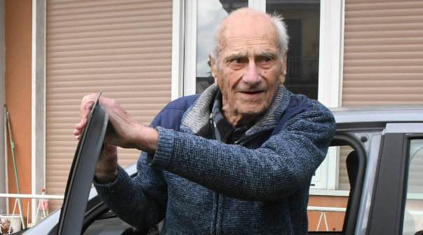 Salvatore Renews Driver's license at 101