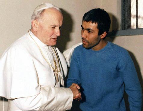 Pope Giovanni Paolo II and the terrorist Mahmet Ali Agca 