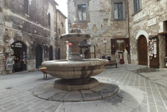 Italian fountains - Bargello Fountain (Gubbio)