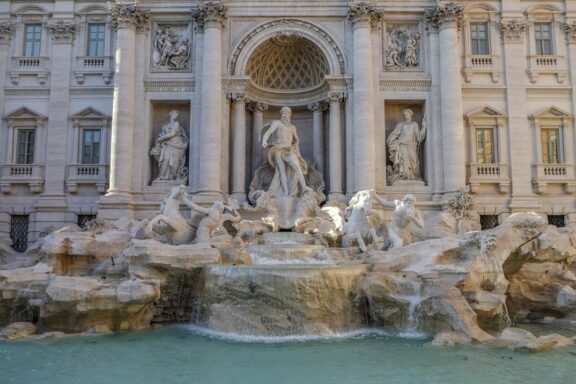 Trevi Fountain reopening, new rules